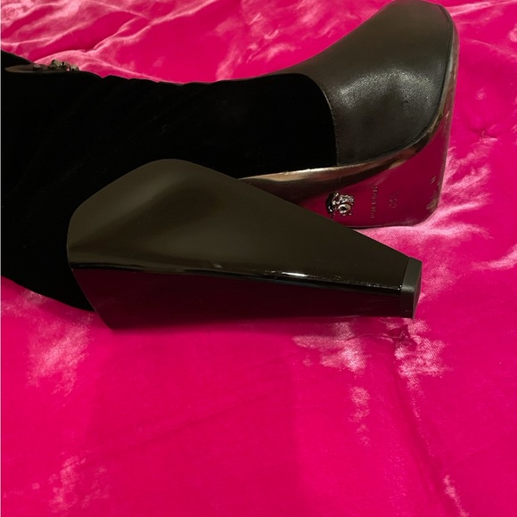 VERSACE CHRYSTAL-EMBELLISHED CROSS VELVET and LEATHER KNEE BOOTS 38 1/2 / 8.5. - Picture 6 of 12